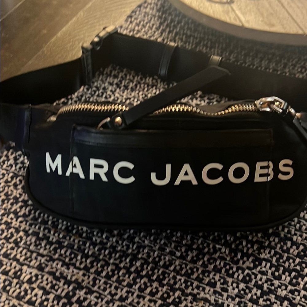 Marc Jacob’s Sleek Black Belt Bag